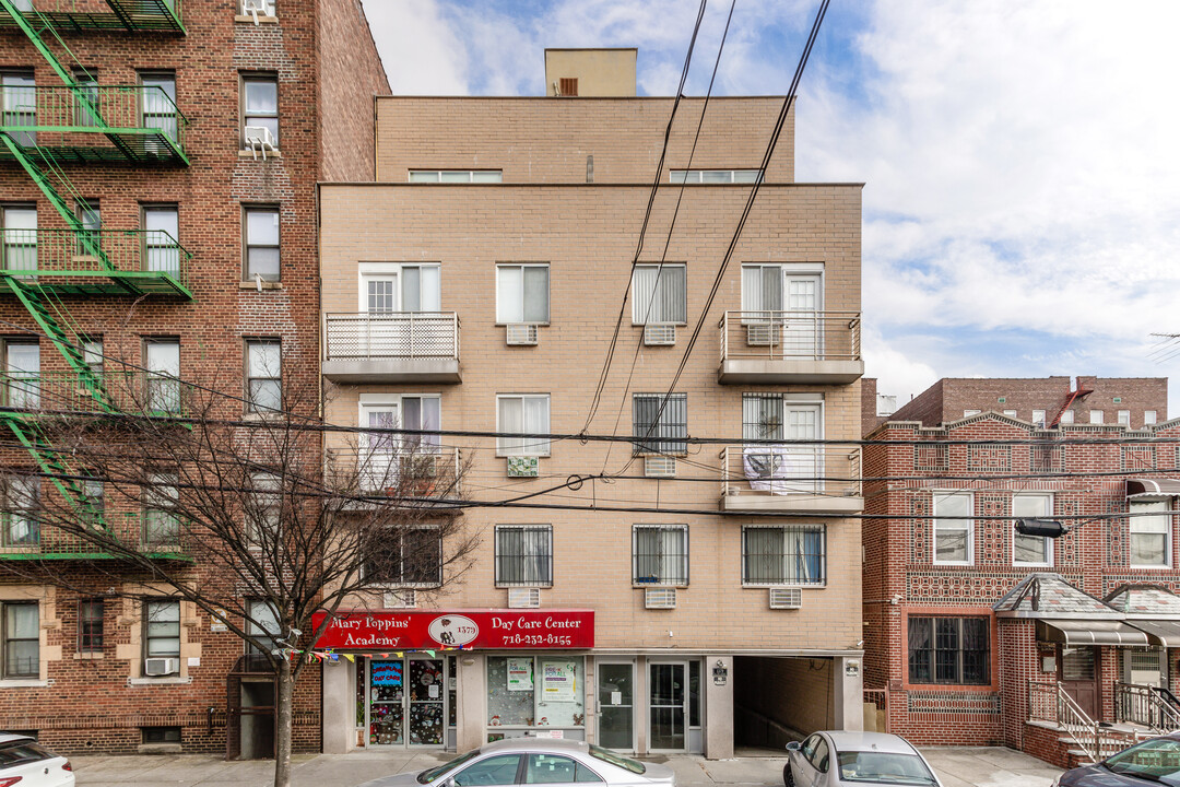 1379 W 7th St in Brooklyn, NY - Building Photo