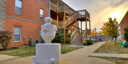 Serenity Court Apartments in Louisville, KY - Building Photo - Building Photo