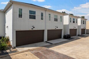 1606 Westside Gardens Ln in Houston, TX - Building Photo