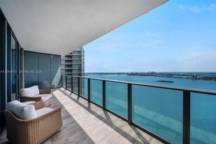 650 NE 32nd St in Miami, FL - Building Photo