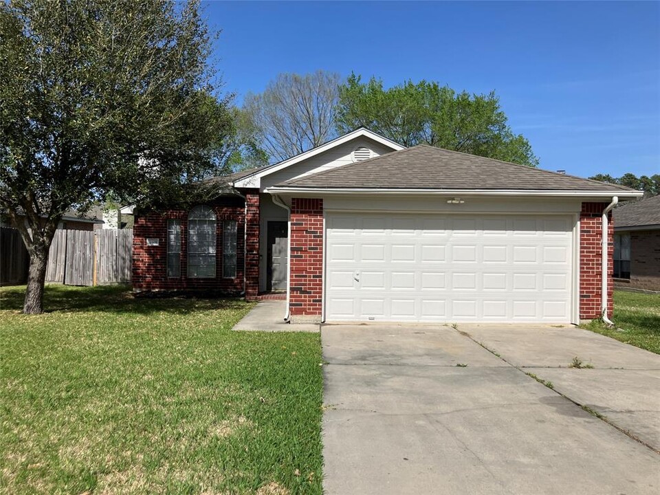 10606 Twin Circles Dr in Montgomery, TX - Building Photo