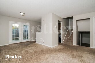 9318 Kingsboro Cir in Indianapolis, IN - Building Photo - Building Photo