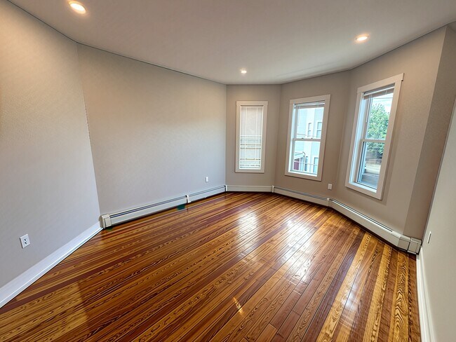 50 Crescent Ave, Unit 3 in Boston, MA - Building Photo - Building Photo