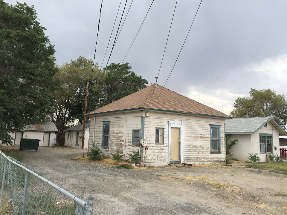 855 Grinnel Avenue in Lovelock, NV - Building Photo