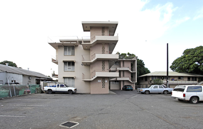 98-401 Kamehameha Hwy in Aiea, HI - Building Photo - Building Photo