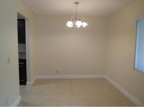 913 Meadows Cir in Boynton Beach, FL - Building Photo - Building Photo