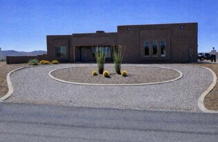 23175 W Skinner Rd in Wittmann, AZ - Building Photo