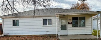911 Victor St in Aurora, CO - Building Photo