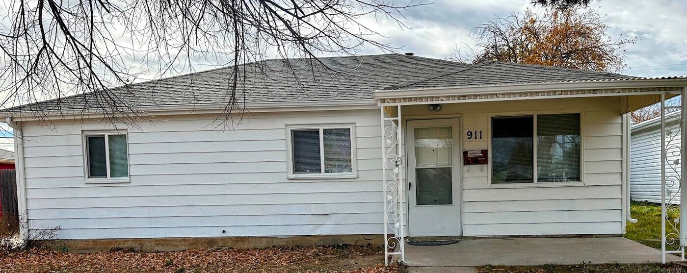 911 Victor St in Aurora, CO - Building Photo