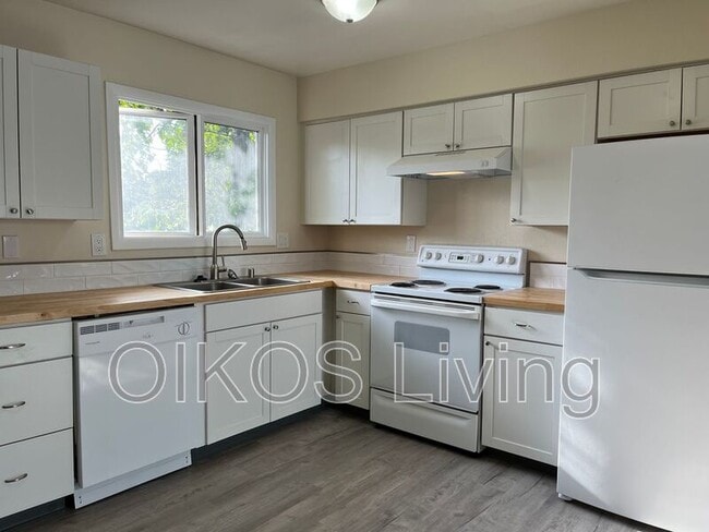 property at 516 E 10th Ave