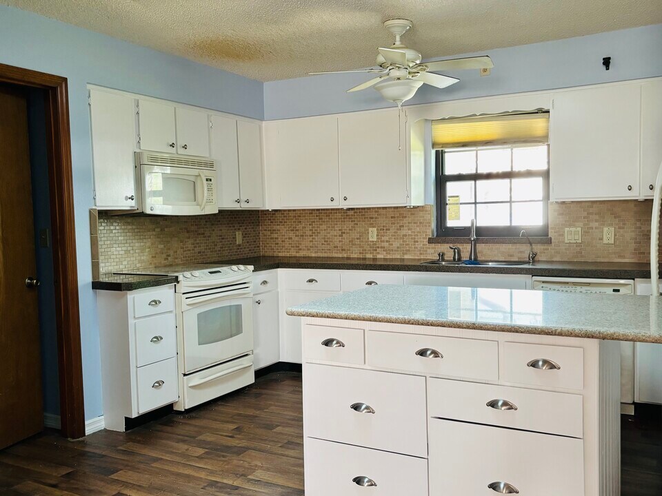 1137 Indiana Ave in St. Cloud, FL - Building Photo