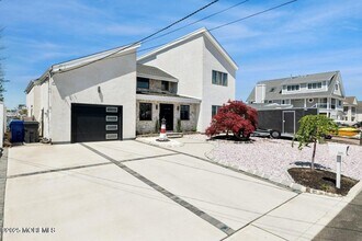 385 Aldo Dr in Toms River, NJ - Building Photo - Building Photo