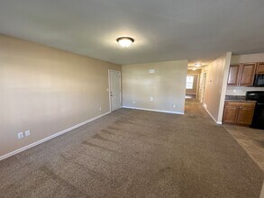 806 10th St NW in Minot, ND - Building Photo - Building Photo