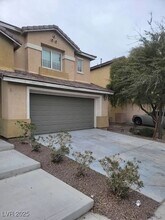 3237 W Perching Bird Ln in North Las Vegas, NV - Foto de edificio - Building Photo