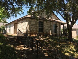 8435 Cranberry Hill in San Antonio, TX - Building Photo