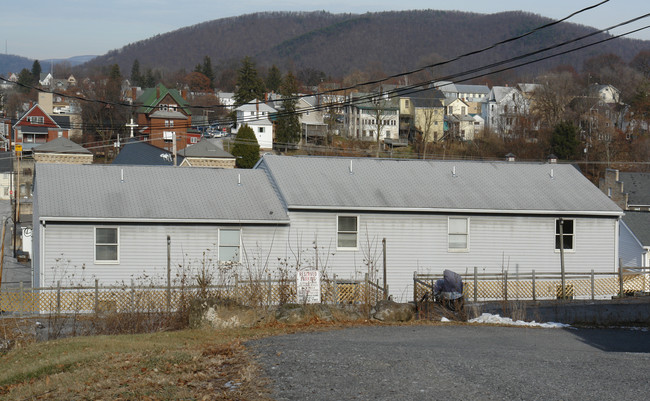 124-132 E Logan St in Bellefonte, PA - Foto de edificio - Building Photo