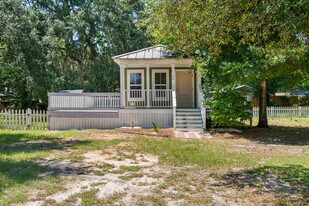 40 Horseshoe Ln in Freeport, FL - Building Photo