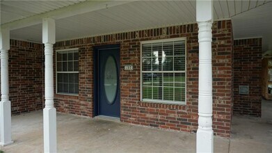 107 N Elm Springs Rd in Springdale, AR - Building Photo - Building Photo