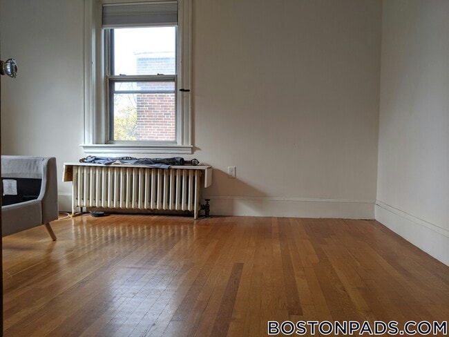 14 Lakeville Rd, Unit 12-A in Boston, MA - Foto de edificio - Building Photo