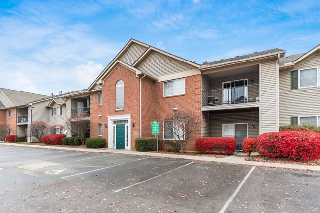 757 Spring Valley Dr in Lewis Center, OH - Foto de edificio - Building Photo