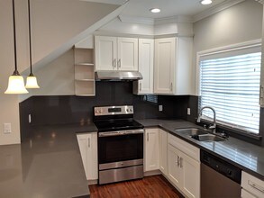 21709 Meekland Ave-Unit -D in Hayward, CA - Building Photo - Building Photo