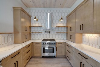 4 River Oak Ln in Tybee Island, GA - Building Photo - Building Photo