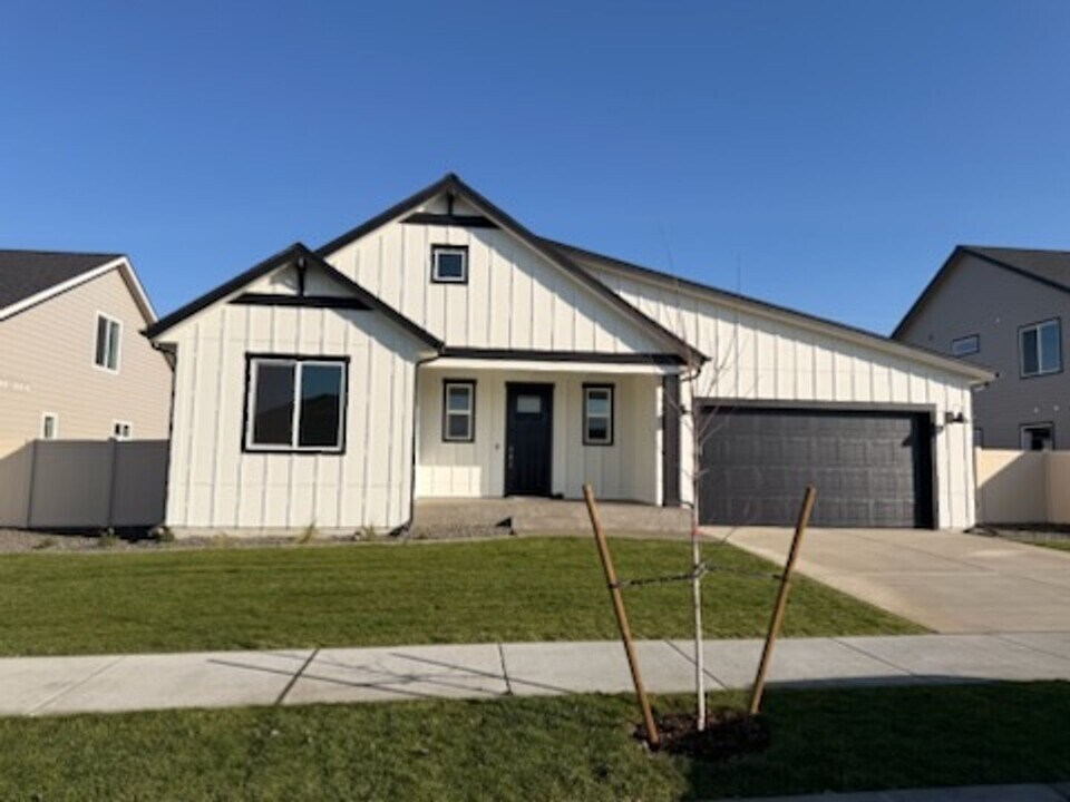 5417 N Government Wy in Coeur d'Alene, ID - Building Photo