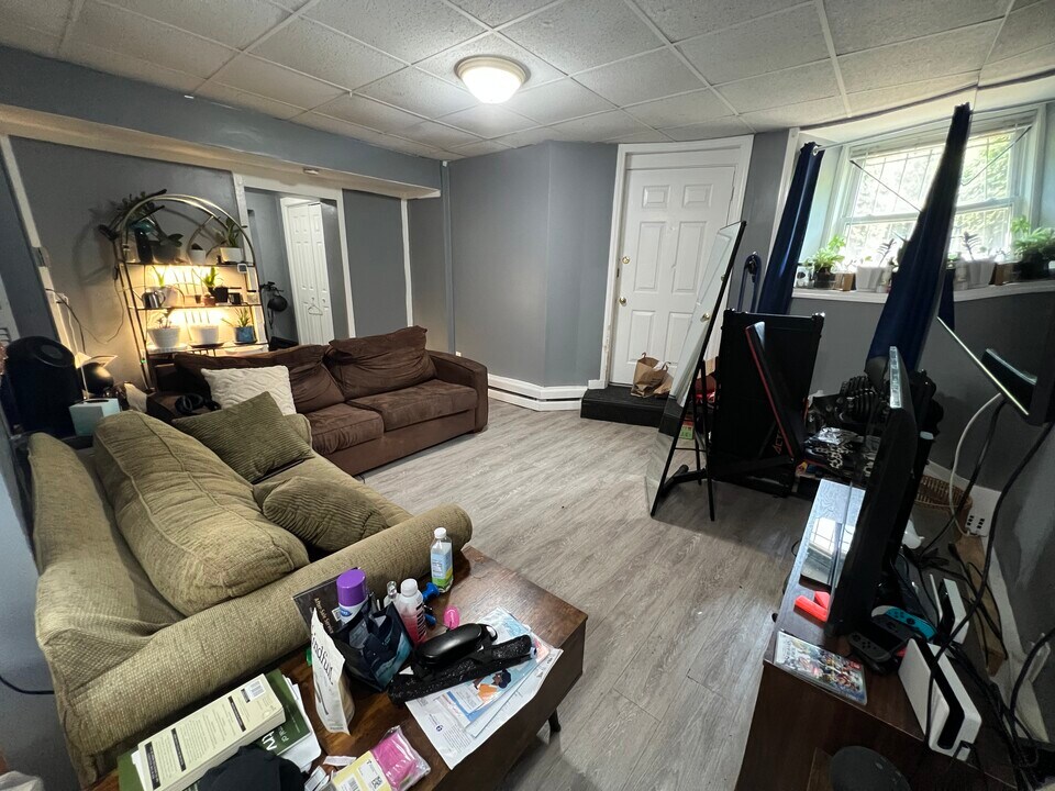 1064 Beacon St, Unit B in Brookline, MA - Building Photo