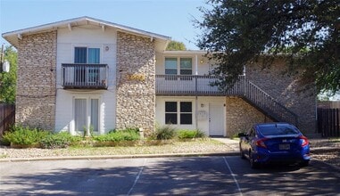 2504 Manor Cir in Austin, TX - Building Photo - Building Photo