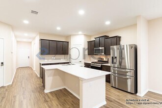 1528 Brueggerhoff Rd in Leander, TX - Foto de edificio - Building Photo