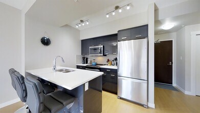 10410-1102 102 Ave NW in Edmonton, AB - Building Photo - Building Photo