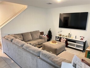 533 NE 5th Pl in Florida City, FL - Building Photo - Building Photo