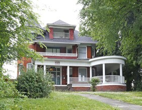 1213 Laurel Ave in Knoxville, TN - Building Photo - Building Photo