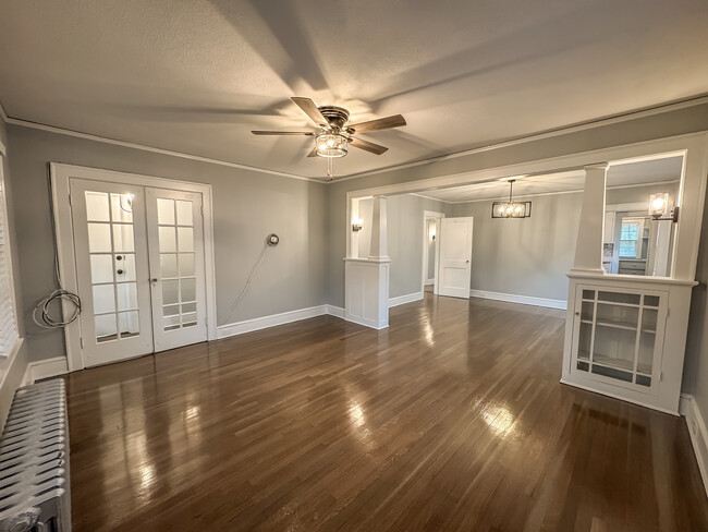 59 Rustic Ter, Unit Floor 2 in Bristol, CT - Foto de edificio - Building Photo