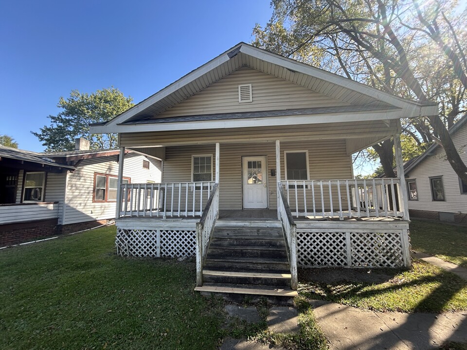 407 N Bowman Ave in Danville, IL - Foto de edificio