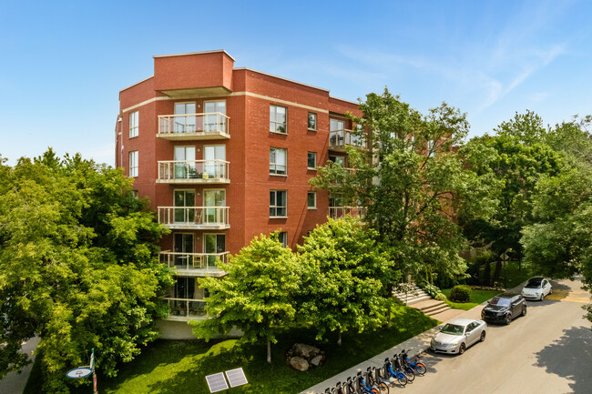 1085-1095 Pratt Av in Outremont, QC - Building Photo - Building Photo