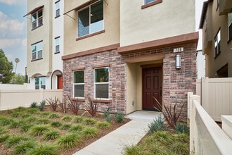 729 Daniel Freeman Cir in Inglewood, CA - Building Photo - Building Photo
