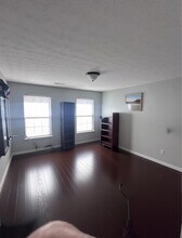 9704 Pebble Ct in Louisville, KY - Foto de edificio - Building Photo