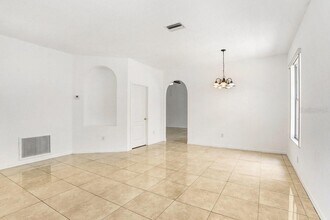 930 Grand Canyon Dr in Valrico, FL - Building Photo - Building Photo