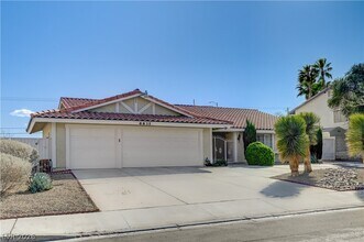 6635 Costa Brava Rd in Las Vegas, NV - Building Photo - Building Photo