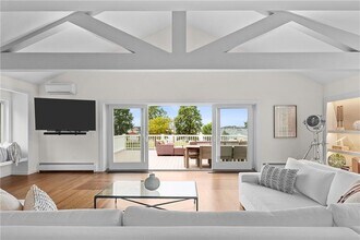 1 Harbor View Dr in Newport, RI - Building Photo - Building Photo