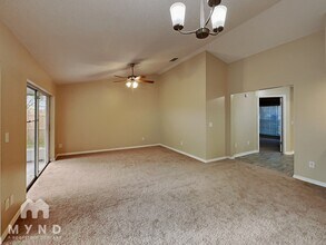 8150 Tom Sawyer Dr in Tampa, FL - Building Photo - Building Photo