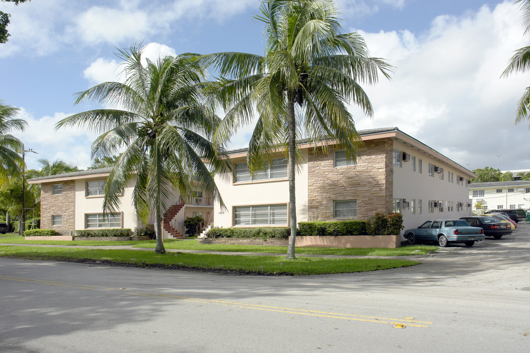 South Alahambra Apartments in Coral Gables, FL - Building Photo