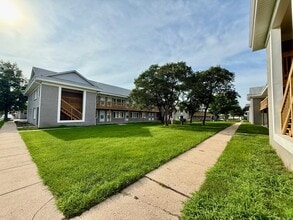 Harrison Beach Apartments in Rockford, IL - Foto de edificio - Building Photo