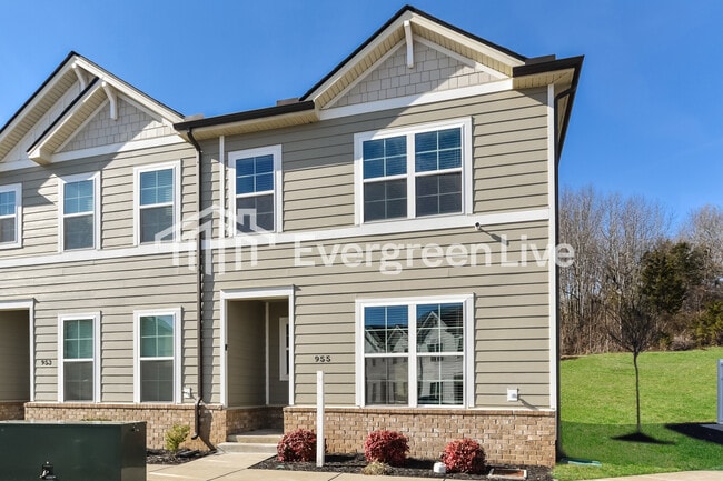 property at 955 Hamilton Cross Dr