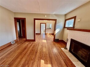 364 N Chillicothe Rd in Aurora, OH - Building Photo - Building Photo