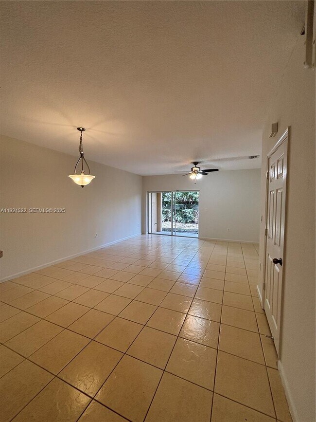 6533 Catalina Ln in Tamarac, FL - Building Photo - Building Photo