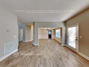 6268 Cove Creek Dr in Flowery Branch, GA - Foto de edificio - Building Photo