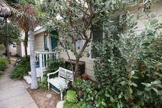 319 W Anapamu St in Santa Barbara, CA - Building Photo - Building Photo