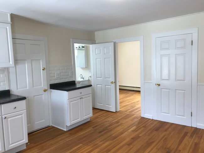 8 Myrtle St, Unit 2nd Floorq